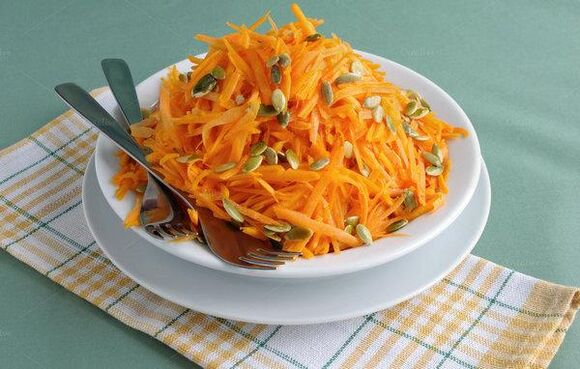 Salade automne basée sur les graines de citrouille aide à la prostatite